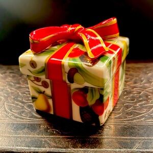 Tiffany & Co. Garland Holiday box